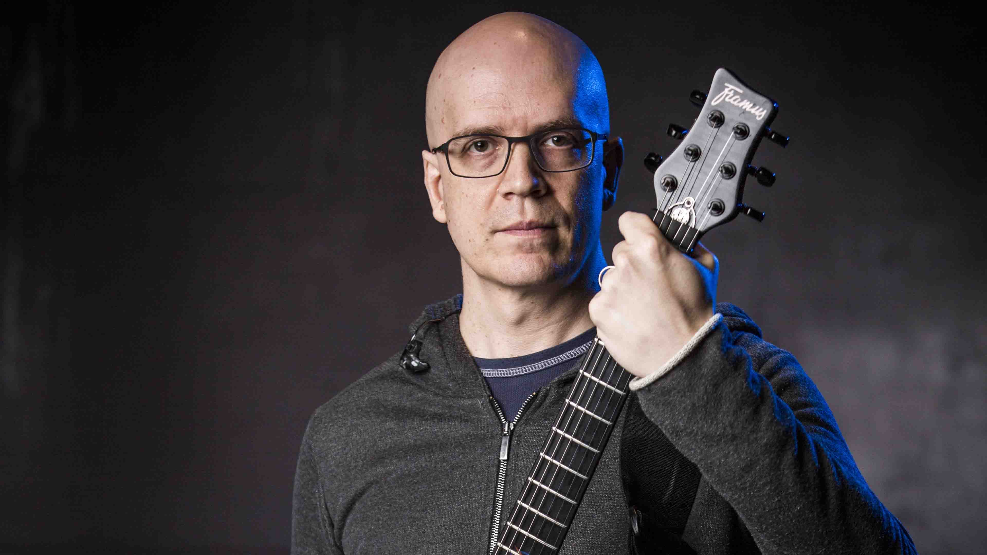 Devin Townsend finalmente lanza 'The Moth': la ópera rock que esperábamos
