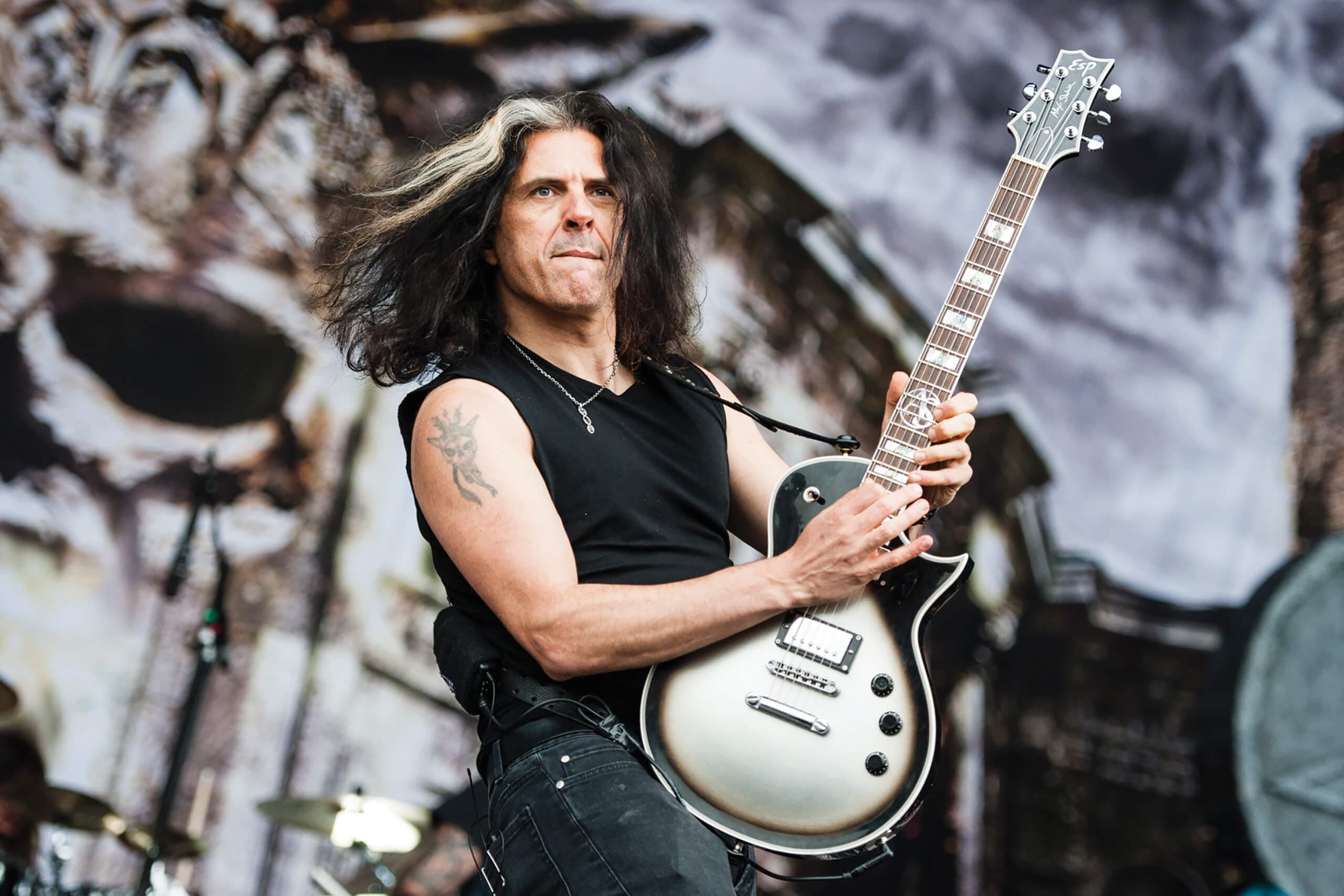 Alex Skolnick de Testament defiende a Angus Young de AC/DC