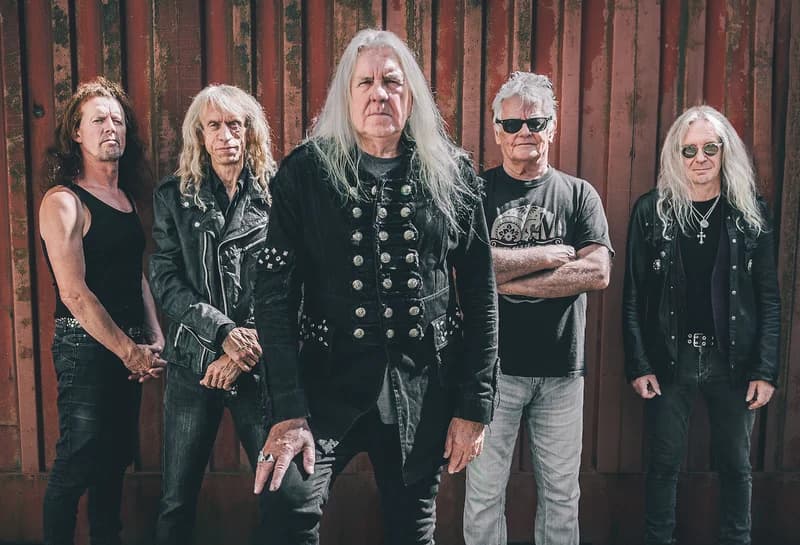 Saxon cancela 10 conciertos veraniegos tras cirugía urgente de Biff Byford por cáncer de próstata