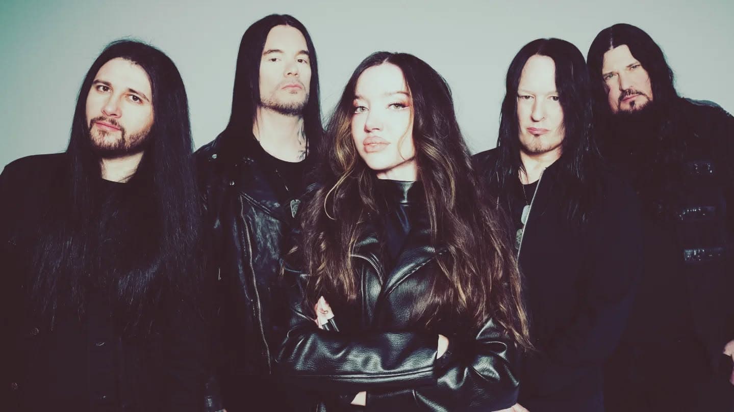 La nueva era de Arch Enemy con Lauren Hart arrasa entre los fans